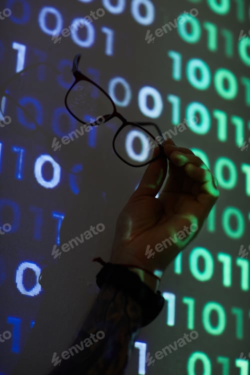 Preview: Using eyeglasses during work on computer