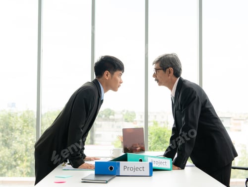 Preview: Senior businessmen are angry with unsuccessful new subordinates