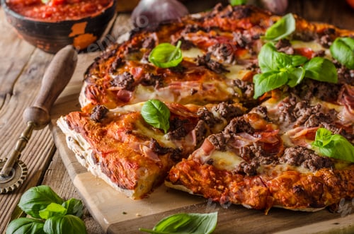 Preview: Rustic pizza with minced meat