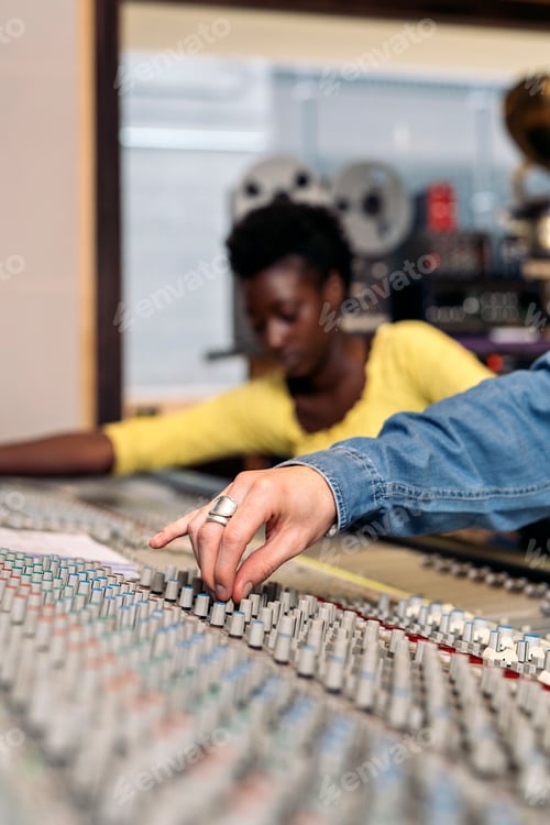 Preview: Working in Music Studio