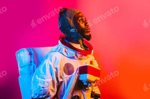 Preview: Cinematic image of an astronaut.
