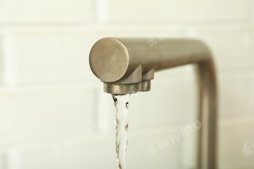 Preview: Water is flowing from the faucet, close-up