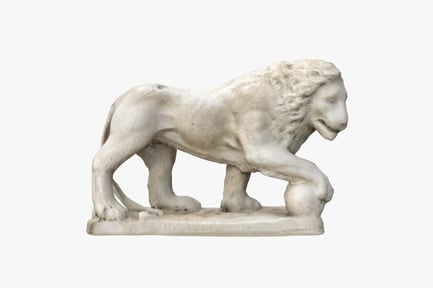 Visualização: Estátua de leão de mármore com bola