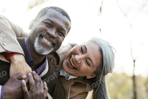 Vista previa: Storytelling image of a multiethnic senior couple in love