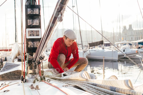 Preview: Sailor cleans and washes yacht after race