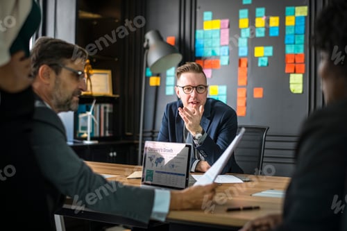 Preview: Business people in a meeting