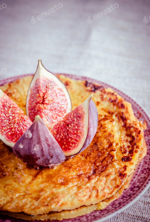 Preview: Pile of pumpkin crepes decorated with fresh fig
