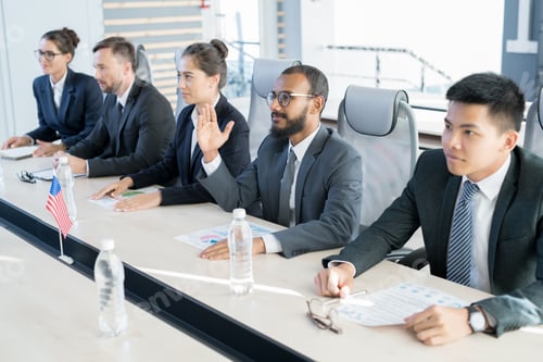 Preview: People sitting at business congress