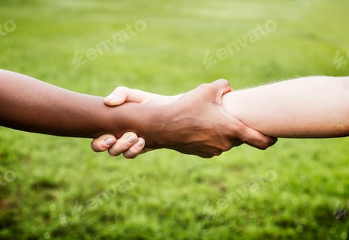 Vista previa: Personas que se aferran unas a otras