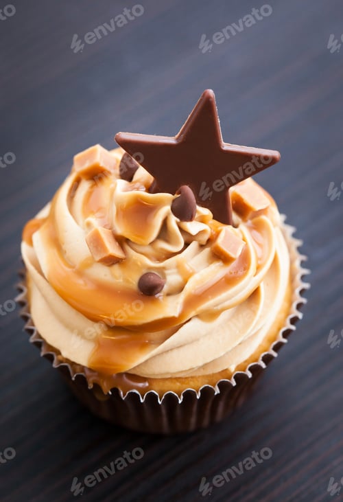Preview: Cupcakes decorated with cream cheese