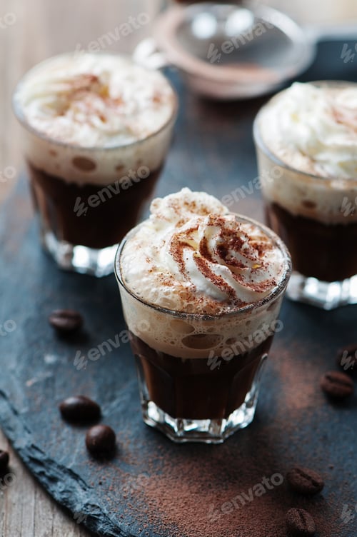 Preview: Delicious coffee with crean and cocoa