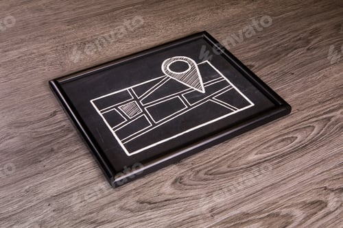 Vista previa: Mapa de ubicación en pizarra, pizarra sobre fondo de madera gris