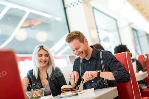 Preview: Friends in the diner