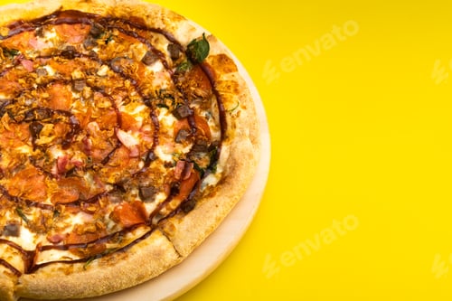 Preview: Delicious large pizza with bacon and spinach on a yellow background