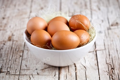 Preview: fresh eggs in a bowl