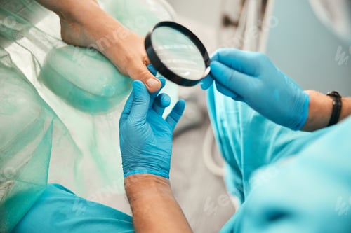 Preview: Focused photo on male hand holding magnifying glass