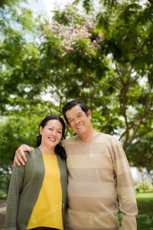 Preview: Happy senior couple