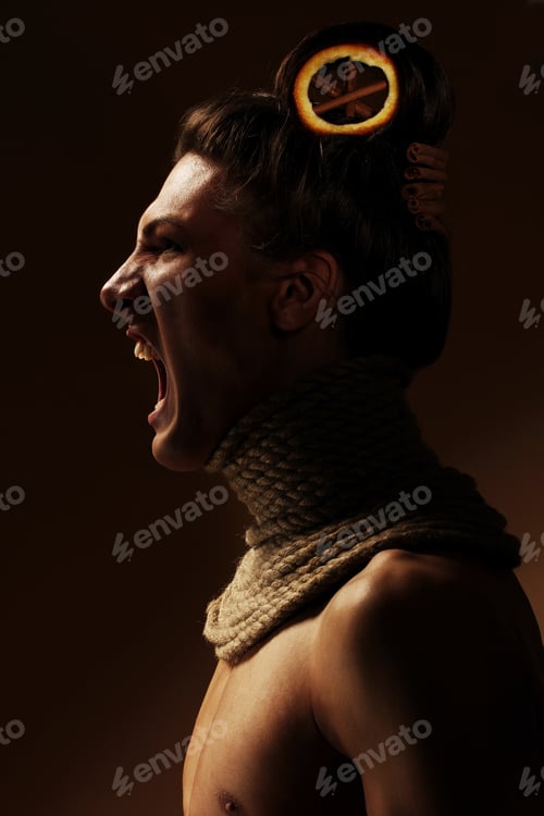 Preview: Creative image with orange and cinnamon in a hairstyle