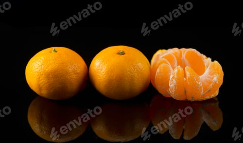 Preview: Tangerines on Black Background with Reflection