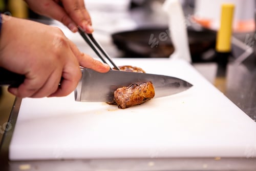Preview: Chef slicing perfect cooked duck breast