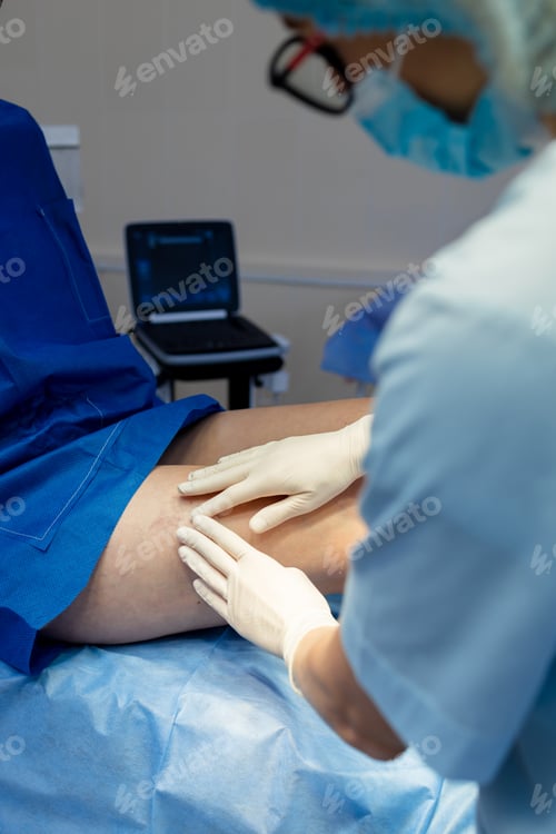 Preview: Preoperative vein planning on patient legs.