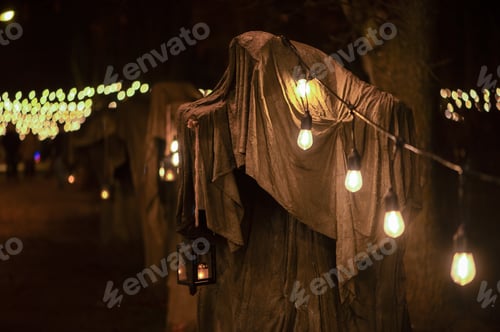 Preview: Spooky Halloween decoration stands in a wooded area creating a sinister atmosphere