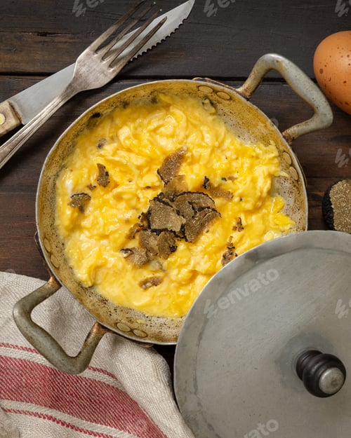 Preview: Scrambled eggs with fresh black truffles from Italy served in a frying pan, gourmet breakfast