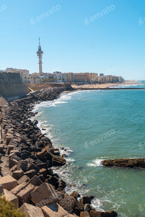 Vista previa: View of the beach of Santa Maria del Mar in the city of Cadiz. Andalusia