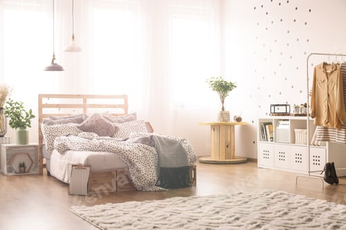 Preview: King-size bed in bedroom