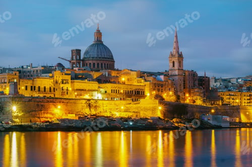 Preview: Night view of Valletta