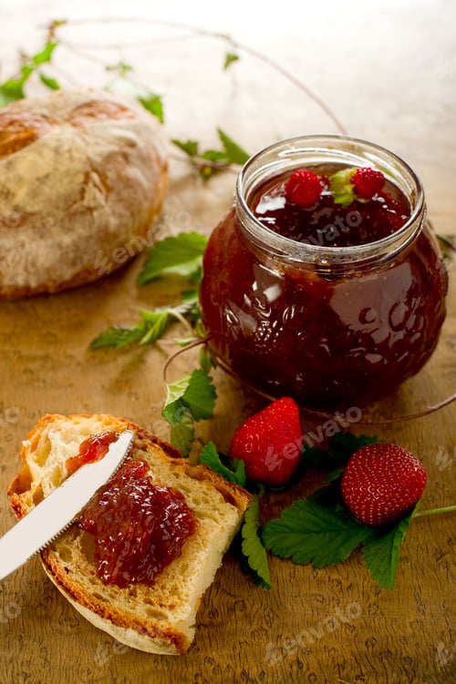 Preview: strawberry jam with slice bread