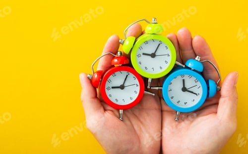 Preview: Man hand holding alarm clock