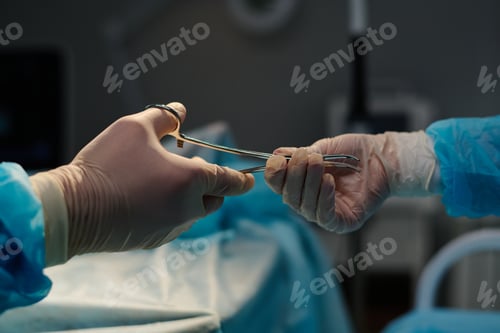 Preview: Passing forceps during operation