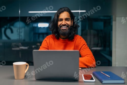 Preview: Smiling bearded man with laptop