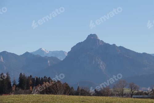 Preview: Mesmerizing view of a beautiful mountainous landscape