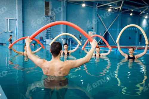 Preview: Instructor and female group, training in the pool
