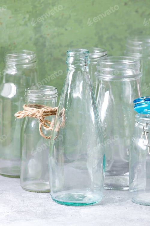 Preview: Empty glass bottles
