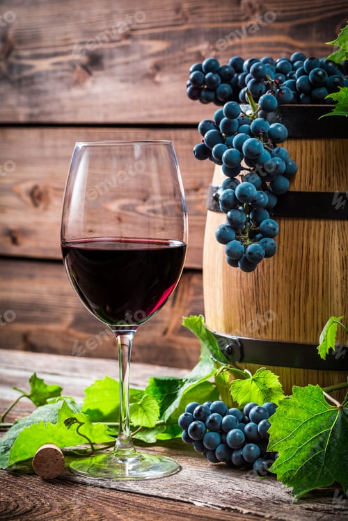 Preview: Red grapes and a glass of red wine
