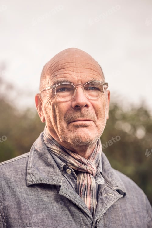 Preview: Portrait of senior man