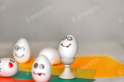 Preview: Decorating eggs at home with emotion stickers