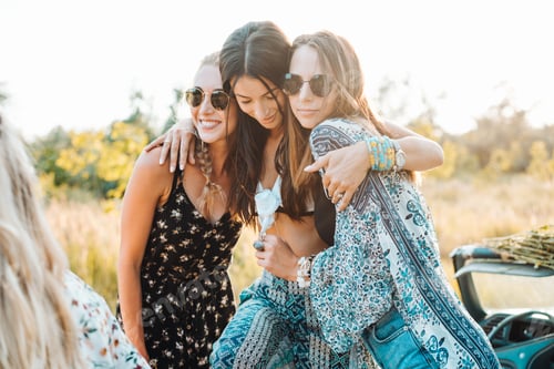 Preview: Three young girls posing on camera