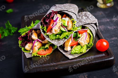 Preview: Tortilla with added ink cuttlefish wraps with chicken and vegetables