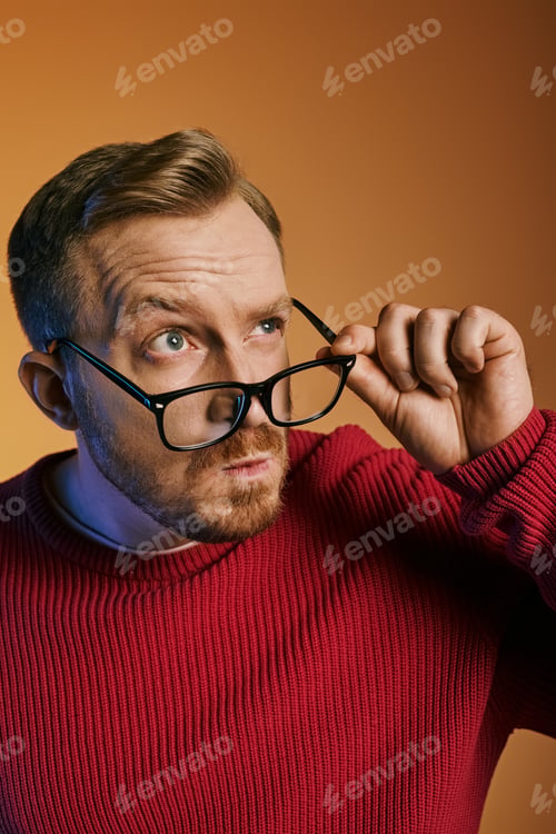 Preview: Stylish Man Posing With Glasses