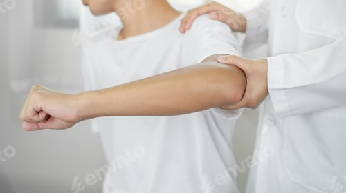 Preview: Female physiotherapists provide assistance to male patients with elbow injuries and examine patients