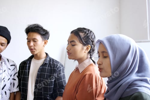 Preview: Choir Class