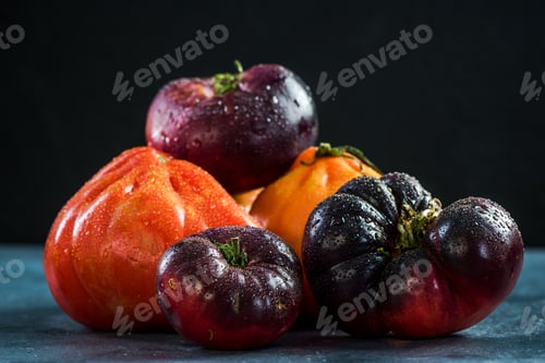 Preview: Close up on market fresh and ripe tomatoes