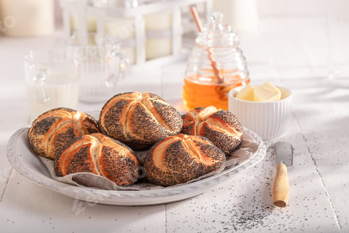 Preview: Healthy Kaiser buns with poppy seed , butter and honey.