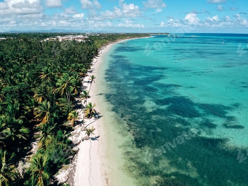 Preview: Top view of beach and turquoise water