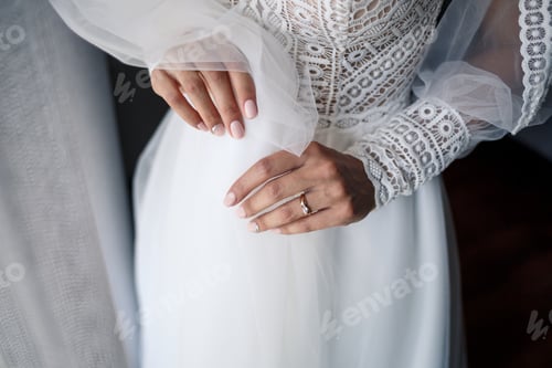Preview: Gentle female hands of the bride with a gold wedding ring on the ring finger
