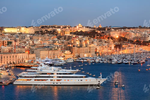 Preview: Valletta, Malta. View of Grand harbor from Upper Barrakka Gardens in the evening